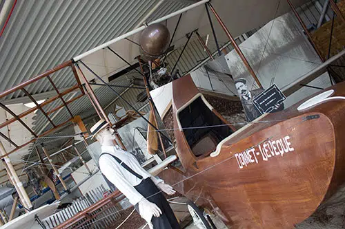Een tweedekker-vliegboot van Donnet-Lévêque in het watervliegtuigmuseum in Biscarrosse.