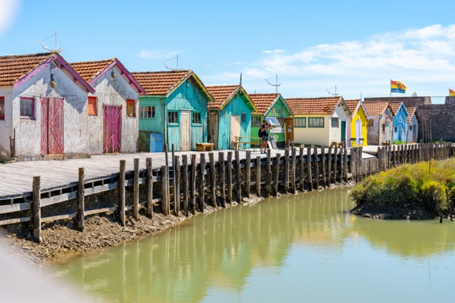 De bontgekleurde kunstenaarshutten op Île d’Oléron zijn een geliefd onderwerp voor foto’s.